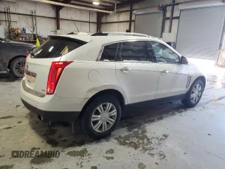 2015 Cadillac SRX Luxury Collection z VIN 3GYFNBE38FS618933, wystawiony jako Copart lot #45332835 z przebiegiem 64 819 mil mil oraz Szkody całkowita. Historia ofert i sprzedaży dostępna na DreamBid. Obrazek 3.