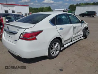 2014 Nissan Altima 2.5 S with VIN 1N4AL3AP5EC170567, listed as a IAAI auction lot 42011327 with 211,747 mi miles. Bid and sale history available at carsss.com. Image 4.