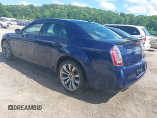 2014 Chrysler 300 S z VIN 2C3CCABG7EH281483, wystawiony jako IAAI lot #42272545 z przebiegiem 122 610 mil mil oraz . Historia ofert i sprzedaży dostępna na DreamBid. Obrazek 3.