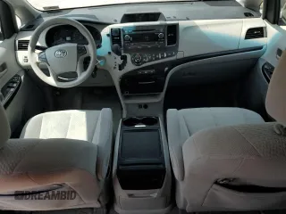 2014 Toyota Sienna LE AAS z VIN 5TDKK3DC8ES499949, wystawiony jako Copart lot #60346845 z przebiegiem 192 773 mil mil oraz Szkoda całkowita • Salvage title. Historia ofert i sprzedaży dostępna na DreamBid. Obrazek 8.