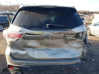 2015 Toyota Highlander LE with VIN 5TDBKRFH7FS200755, listed as a IAAI auction lot 41758609 with 139,267 mi miles. Bid and sale history available at carsss.com. Image 6.
