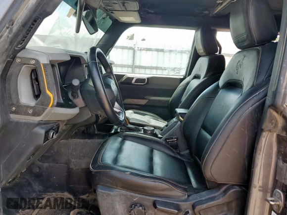 2023 Ford Bronco z VIN 1FMEE5DH1PLB80999, wystawiony jako Copart lot #64993015 z przebiegiem 36 436 mil mil oraz Szkoda całkowita • Salvage title. Historia ofert i sprzedaży dostępna na DreamBid. Obrazek 7.