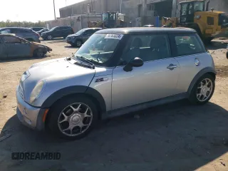 2002 MINI Hardtop S with VIN WMWRE33492TD52553, listed as a Copart auction lot 74763024 with 159,990 mi miles and Salvage Title. Bid and sale history available at DreamBid. Image 1.