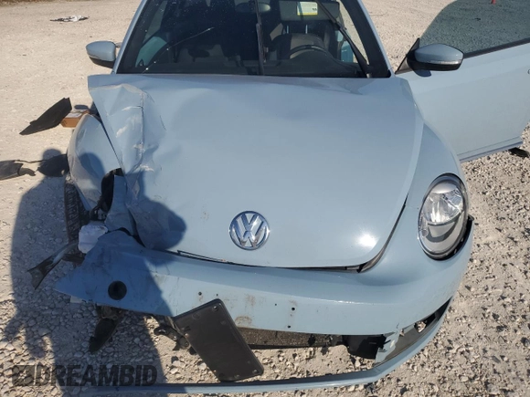 2013 Volkswagen Beetle 2.5L с VIN 3VWJX7AT6DM602838, выставлен на аукционе Copart как лот 82165624 с пробегом 101 188 миль миль и Списание • Salvage title. История ставок и продаж доступна на DreamBid. Изображение 13.