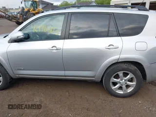 2012 Toyota RAV4 Limited with VIN 2T3DF4DVXCW262203, listed as a IAAI auction lot 42196303 with 154,302 mi miles. Bid and sale history available at carsss.com. Image 14.