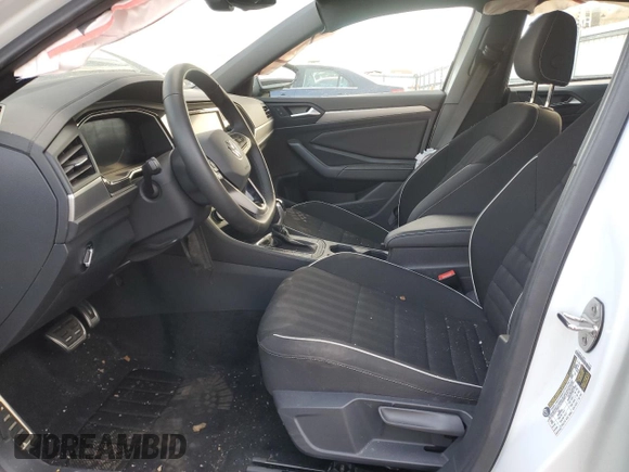 2024 Volkswagen Jetta Sport z VIN 3VWBM7BU8RM047886, wystawiony jako Copart lot #83816714 z przebiegiem 3 587 mil mil oraz Szkoda całkowita • Salvage title. Historia ofert i sprzedaży dostępna na DreamBid. Obrazek 7.