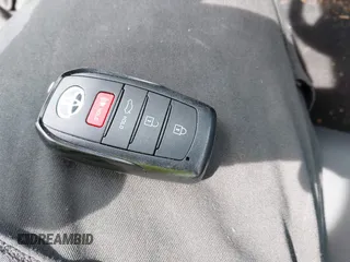2025 Toyota Camry LE z VIN 4T1DAACK0SU076570, wystawiony jako IAAI lot #42095067 z przebiegiem 9 165 mil mil oraz . Historia ofert i sprzedaży dostępna na DreamBid. Obrazek 11.