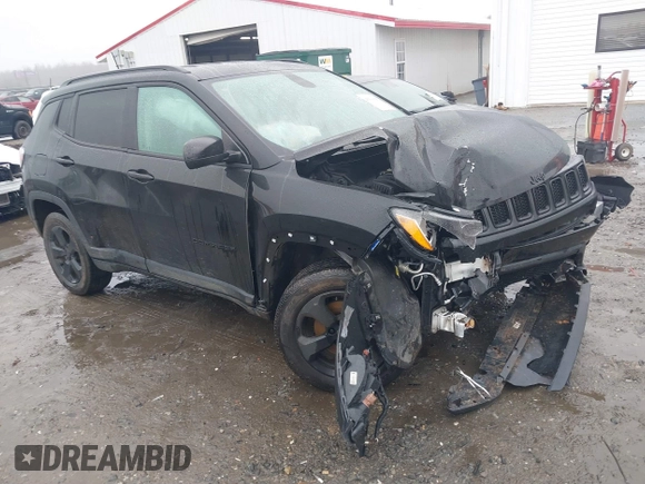 2018 Jeep Compass Latitude with VIN 3C4NJDBB0JT298644, listed as a IAAI auction lot 41581635 with 101,077 mi miles. Bid and sale history available at carsss.com. Image 1.