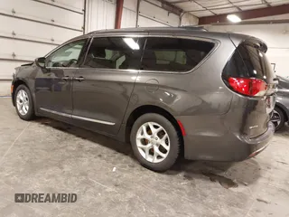 2017 Chrysler Pacifica Touring L with VIN 2C4RC1BG5HR803306, listed as a IAAI auction lot 41968455 with 84,714 mi miles and . Bid and sale history available at DreamBid. Image 3.