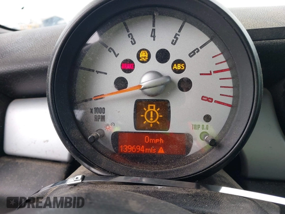 2012 MINI Hardtop with VIN WMWSU3C54CT368185, listed as a IAAI auction lot 41158353 with 139,694 mi miles and . Bid and sale history available at DreamBid. Image 7.