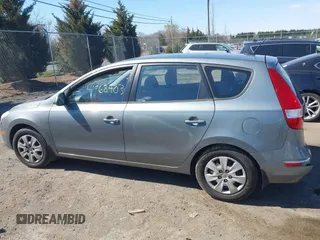 2011 Hyundai Elantra Touring GLS with VIN KMHDB8AE5BU089687, listed as a IAAI auction lot 41868403 with 231,671 mi miles. Bid and sale history available at carsss.com. Image 13.