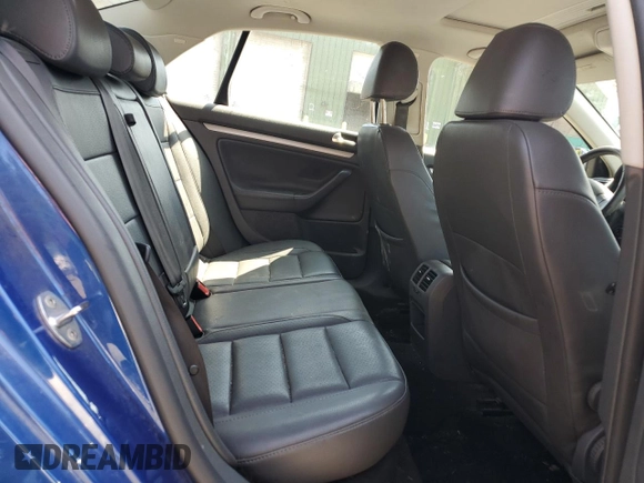 2008 Volkswagen Jetta SE z VIN 3VWRM71KX8M141684, wystawiony jako Copart lot #59432375 z przebiegiem 171 936 mil mil oraz Czysty tytuł • Clean title. Historia ofert i sprzedaży dostępna na DreamBid. Obrazek 10.