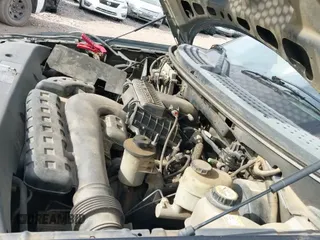 2006 Ford F-150 XLT z VIN 1FTPW12566FA21968, wystawiony jako IAAI lot #43369944 z przebiegiem 317 896 mil mil oraz . Historia ofert i sprzedaży dostępna na DreamBid. Obrazek 12.