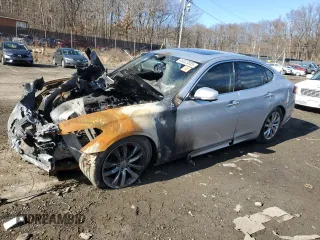 2015 Infiniti Q70 z VIN JN1BY1AR4FM560130, wystawiony jako Copart lot #46022855 z przebiegiem Nie podano mil oraz Szkoda całkowita • Salvage title. Historia ofert i sprzedaży dostępna na DreamBid. Obrazek 1.
