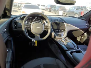2023 Aston Martin DBX 707 z VIN SD7VUJBW6PTV07155, wystawiony jako Copart lot #85346734 z przebiegiem 6819 mil mil oraz Szkody całkowita. Historia ofert i sprzedaży dostępna na DreamBid. Obrazek 8.