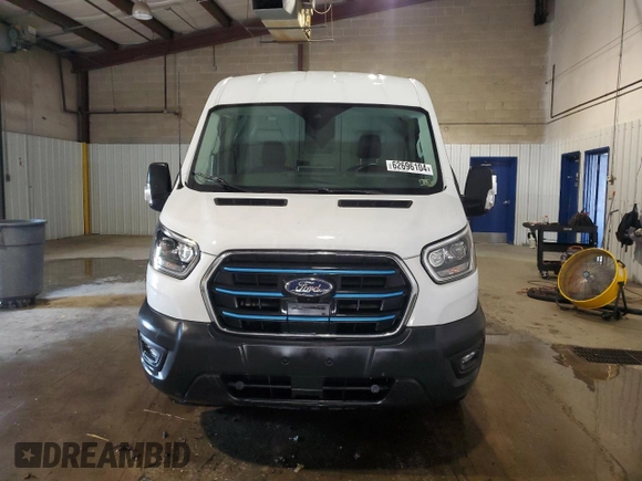 2022 Ford E-Transit Cargo z VIN 1FTBW9CK2NKA33103, wystawiony jako Copart lot #62696104 z przebiegiem 27 706 mil mil oraz Szkoda całkowita • Salvage title. Historia ofert i sprzedaży dostępna na DreamBid. Obrazek 5.
