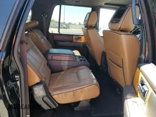 2011 Lincoln Navigator z VIN 5LMJJ3J50BEJ10042, wystawiony jako Copart lot #60849625 z przebiegiem 89 264 mil mil oraz Szkoda całkowita • Salvage title. Historia ofert i sprzedaży dostępna na DreamBid. Obrazek 10.