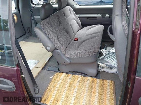 2000 Dodge Caravan with VIN 2B4FP25B7YR685222, listed as a IAAI auction lot 42508555 with 139,970 mi miles and . Bid and sale history available at DreamBid. Image 8.