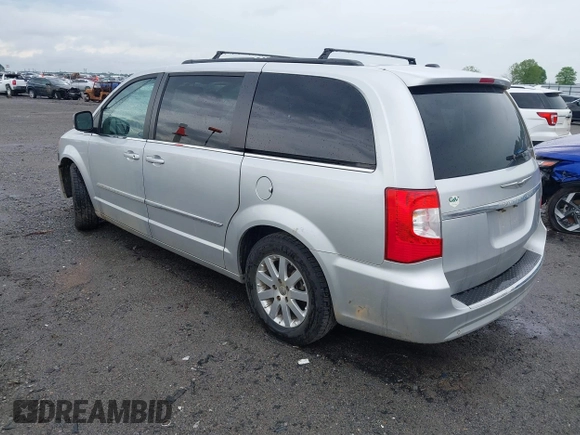 2011 Chrysler Town & Country Touring L z VIN 2A4RR8DG6BR758334, wystawiony jako IAAI lot #42138668 z przebiegiem 182 164 mil mil oraz . Historia ofert i sprzedaży dostępna na DreamBid. Obrazek 3.