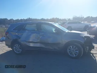 2019 Kia Sorento LX V6 with VIN 5XYPGDA55KG483672, listed as a IAAI auction lot 41043216 with 163,173 mi miles. Bid and sale history available at carsss.com. Image 12.