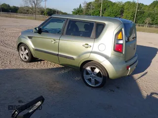 2011 Kia Soul + with VIN KNDJT2A22B7282563, listed as a IAAI auction lot 41866992 with 1 mi miles. Bid and sale history available at carsss.com. Image 3.