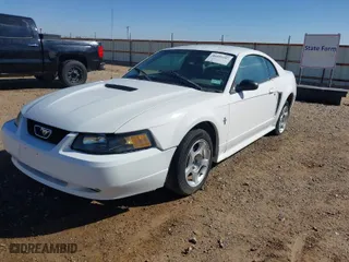 2001 Ford Mustang Standard with VIN 1FAFP40471F137005, listed as a IAAI auction lot 40493197 with 203,547 mi miles. Bid and sale history available at carsss.com. Image 2.