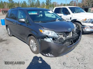 2016 Toyota Sienna XLE with VIN 5TDYK3DCXGS706385, listed as a IAAI auction lot 41286243 with 138,553 mi miles. Bid and sale history available at carsss.com. Image 1.