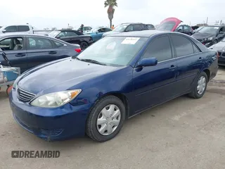 2005 Toyota Camry STD z VIN 4T1BE32K55U084967, wystawiony jako IAAI lot #42138311 z przebiegiem 272 779 mil mil oraz . Historia ofert i sprzedaży dostępna na DreamBid. Obrazek 17.