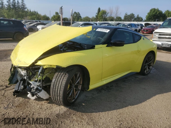 2023 Nissan Z Performance z VIN JN1BZ4BH8PM310184, wystawiony jako Copart lot #67059724 z przebiegiem 4 438 mil mil oraz Szkoda całkowita • Salvage title. Historia ofert i sprzedaży dostępna na DreamBid. Obrazek 1.
