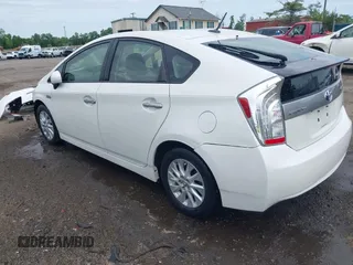 2014 Toyota Prius with VIN JTDKN3DP6E3055058, listed as a IAAI auction lot 42233555 with 133,718 mi miles and . Bid and sale history available at DreamBid. Image 3.