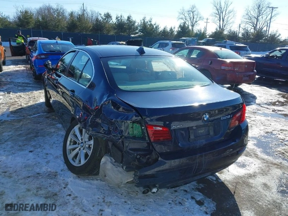2015 BMW 5 Series 528i xDrive with VIN WBA5A7C58FD628647, listed as a IAAI auction lot 41632228 with 58,654 mi miles. Bid and sale history available at carsss.com. Image 3.