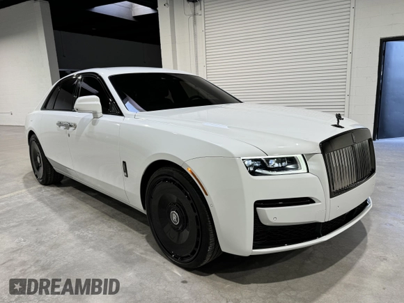 2022 Rolls-Royce Ghost Black Badge z VIN SCATD6C09NU209759, wystawiony jako IAAI lot #42301155 z przebiegiem 5631 mil mil oraz . Historia ofert i sprzedaży dostępna na DreamBid. Obrazek 1.