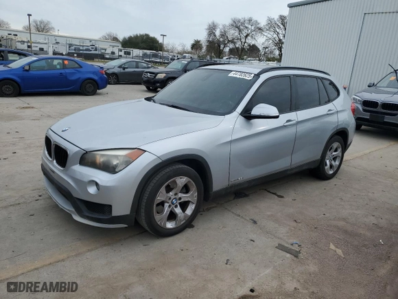 2015 BMW X1 sDrive28i with VIN WBAVM1C50FV315381, listed as a Copart auction lot 44782625 with 166,282 mi miles and Clean Title. Bid and sale history available at carsss.com. Image 1.