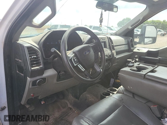 2019 Ford F-350 XL z VIN 1FD7X3A68KEG78527, wystawiony jako IAAI lot #42726904 z przebiegiem 145 652 mil mil oraz . Historia ofert i sprzedaży dostępna na DreamBid. Obrazek 17.