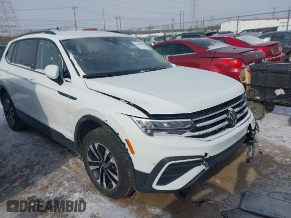 2024 Volkswagen Tiguan S с VIN 3VVFB7AX1RM103822, выставлен на аукционе IAAI как лот 41364247 с пробегом 10 407 миль миль и . История ставок и продаж доступна на DreamBid. Изображение 1.