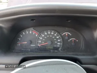 1999 Suzuki Vitara JX z VIN 2S3TD52V6X6101702, wystawiony jako Copart lot #42596125 z przebiegiem 225 614 mil mil oraz Tytuł czysty. Historia ofert i sprzedaży dostępna na DreamBid. Obrazek 9.