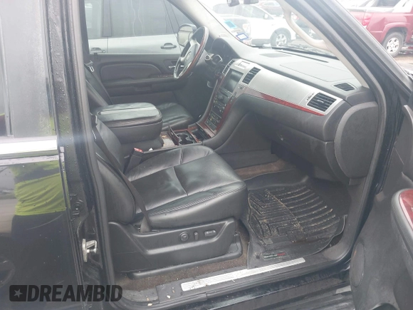 2008 Cadillac Escalade ESV z VIN 1GYFK668X8R271590, wystawiony jako IAAI lot #41562499 z przebiegiem 175 365 mil mil oraz . Historia ofert i sprzedaży dostępna na DreamBid. Obrazek 5.