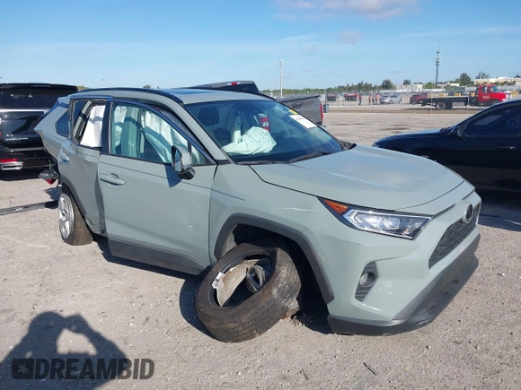 2021 Toyota RAV4 XLE with VIN 2T3W1RFV4MW136969, listed as a IAAI auction lot 41846901 with 89,396 mi miles. Bid and sale history available at carsss.com. Image 1.