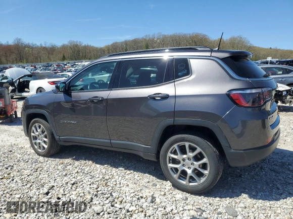 2022 Jeep Compass Latitude Lux with VIN 3C4NJDFB2NT164072, listed as a Copart auction lot 55399095 with 33,666 mi miles and Salvage title. Bid and sale history available at DreamBid. Image 2.