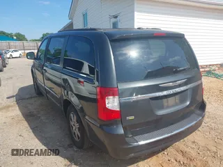 2012 Chrysler Town & Country Touring z VIN 2C4RC1BGXCR312741, wystawiony jako IAAI lot #42229837 z przebiegiem 189 806 mil mil oraz . Historia ofert i sprzedaży dostępna na DreamBid. Obrazek 3.