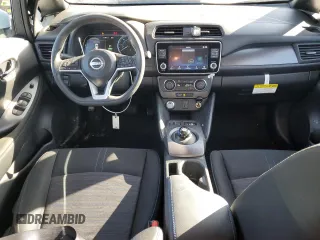2025 Nissan LEAF S z VIN 1N4AZ1BV1SC562084, wystawiony jako Copart lot #53189765 z przebiegiem 7953 mil mil oraz Szkody całkowita. Historia ofert i sprzedaży dostępna na DreamBid. Obrazek 8.