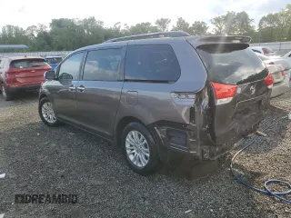 2013 Toyota Sienna XLE AAS z VIN 5TDYK3DCXDS297896, wystawiony jako Copart lot #57778165 z przebiegiem 239 360 mil mil oraz Szkoda całkowita • Salvage title. Historia ofert i sprzedaży dostępna na DreamBid. Obrazek 2.
