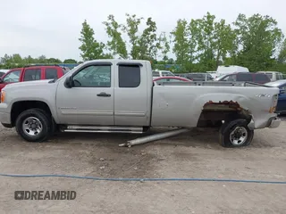 2009 GMC Sierra 2500HD SLE z VIN 1GTHK59K59E136509, wystawiony jako IAAI lot #42308626 z przebiegiem 127 256 mil mil oraz . Historia ofert i sprzedaży dostępna na DreamBid. Obrazek 15.