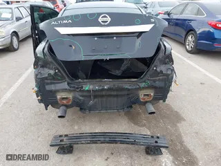 2015 Nissan Altima 2.5 with VIN 1N4AL3AP7FN324010, listed as a IAAI auction lot 41543122 with 137,178 mi miles. Bid and sale history available at carsss.com. Image 6.