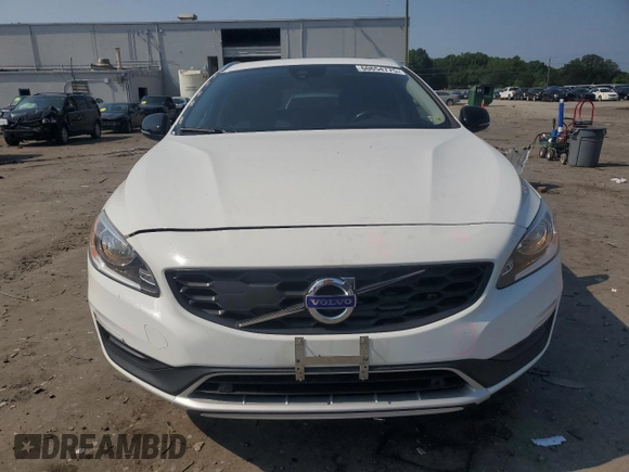 2018 Volvo V60 with VIN YV440MWKXJ2059075, listed as a Copart auction lot 60654775 with 58,040 mi miles and Salvage title. Bid and sale history available at DreamBid. Image 5.