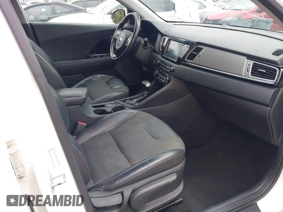 2017 Kia Niro Touring Launch Edition with VIN KNDCC3LC6H5055398, listed as a IAAI auction lot 41654328 with 172,314 mi miles. Bid and sale history available at carsss.com. Image 5.