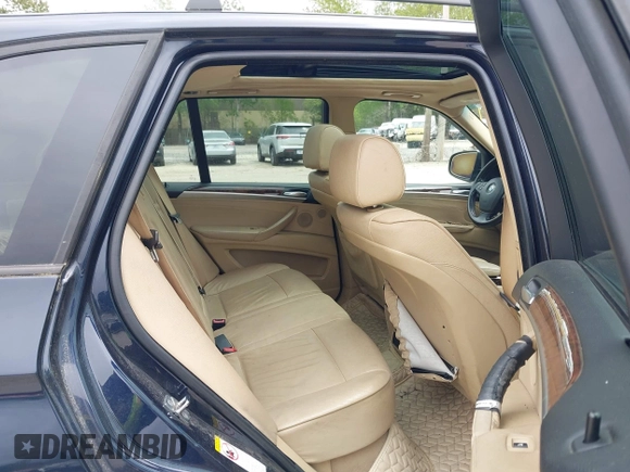 2007 BMW X5 3.0si z VIN 5UXFE43567L010064, wystawiony jako IAAI lot #42288799 z przebiegiem Nie podano mil oraz . Historia ofert i sprzedaży dostępna na DreamBid. Obrazek 8.
