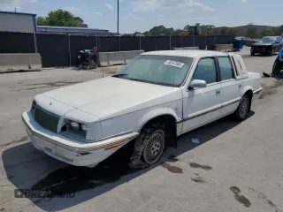 1993 Chrysler New Yorker z VIN 1C3XC66R6PD120682, wystawiony jako Copart lot #58267565 z przebiegiem 37 614 mil mil oraz Tytuł czysty. Historia ofert i sprzedaży dostępna na DreamBid. Obrazek 1.