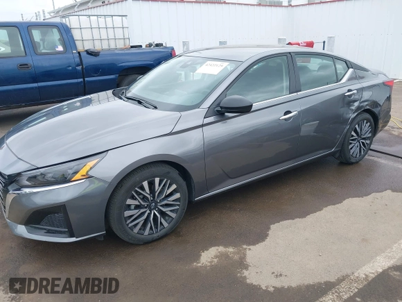 2024 Nissan Altima SV z VIN 1N4BL4DV4RN385646, wystawiony jako IAAI lot #42422125 z przebiegiem 27 335 mil mil oraz . Historia ofert i sprzedaży dostępna na DreamBid. Obrazek 17.