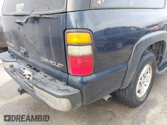 2004 Chevrolet Suburban LT with VIN 1GNEC16ZX4J331121, listed as a IAAI auction lot 41929290 with 293,849 mi miles. Bid and sale history available at carsss.com. Image 14.